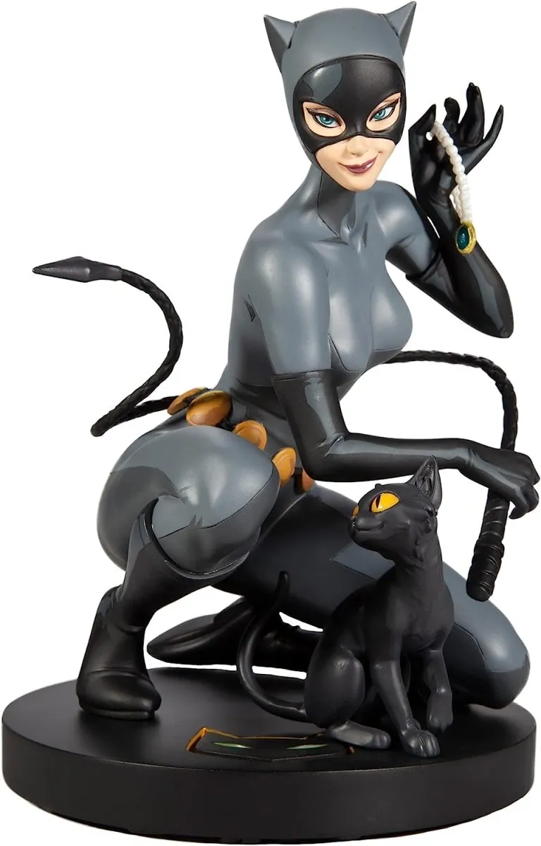 DC Designer Series Statue Catwoman By Stanley Artgerm Lau 19 cm