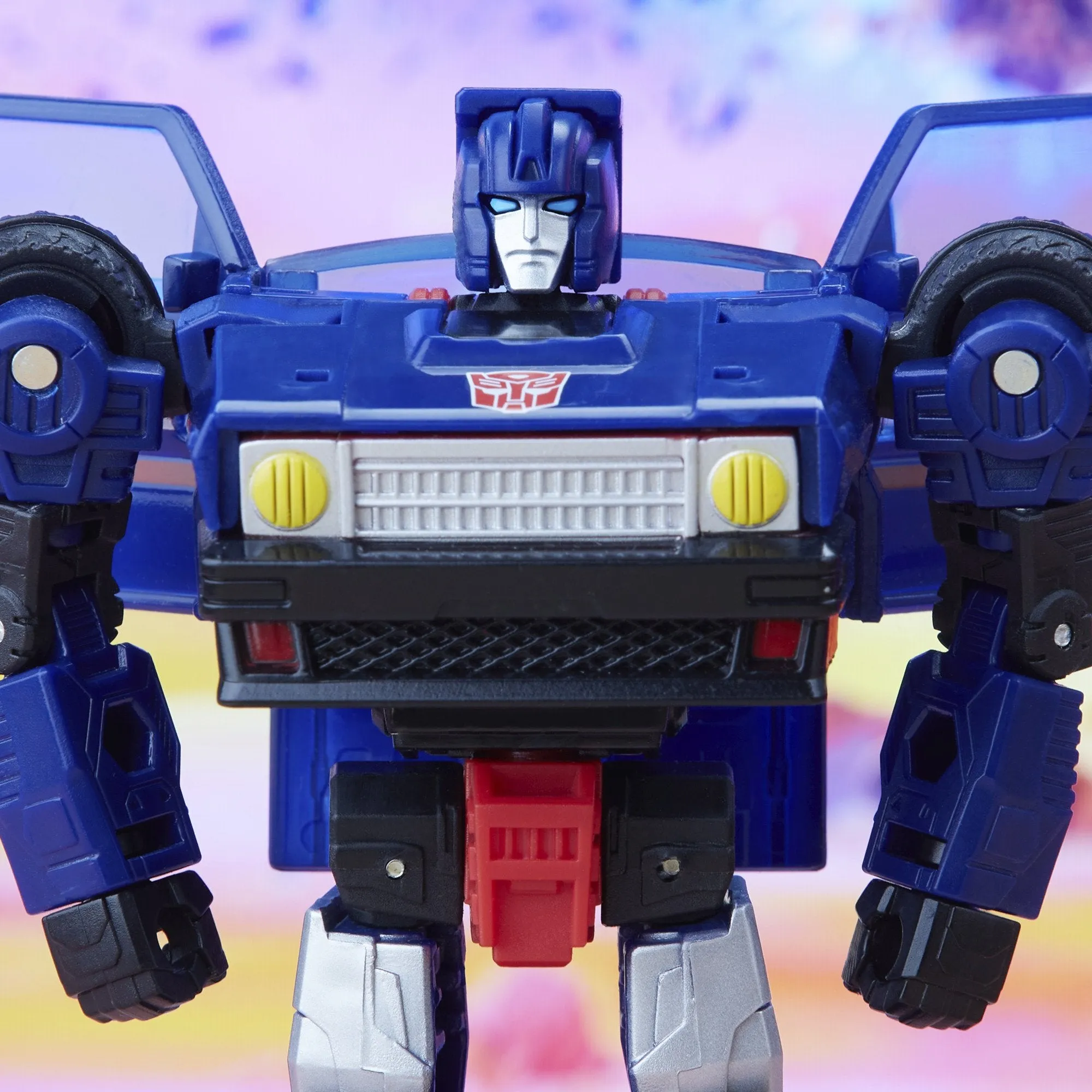 Transformers - Legacy - Deluxe Class Autobot Skids Action Figure (F3008)