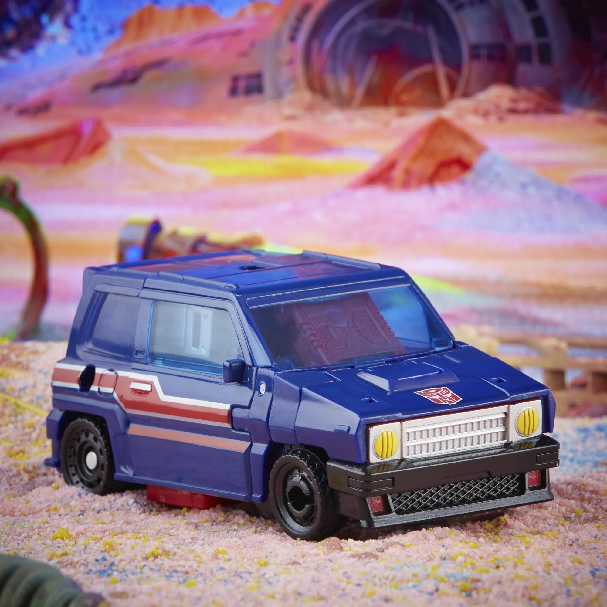 Transformers - Legacy - Deluxe Class Autobot Skids Action Figure (F3008)
