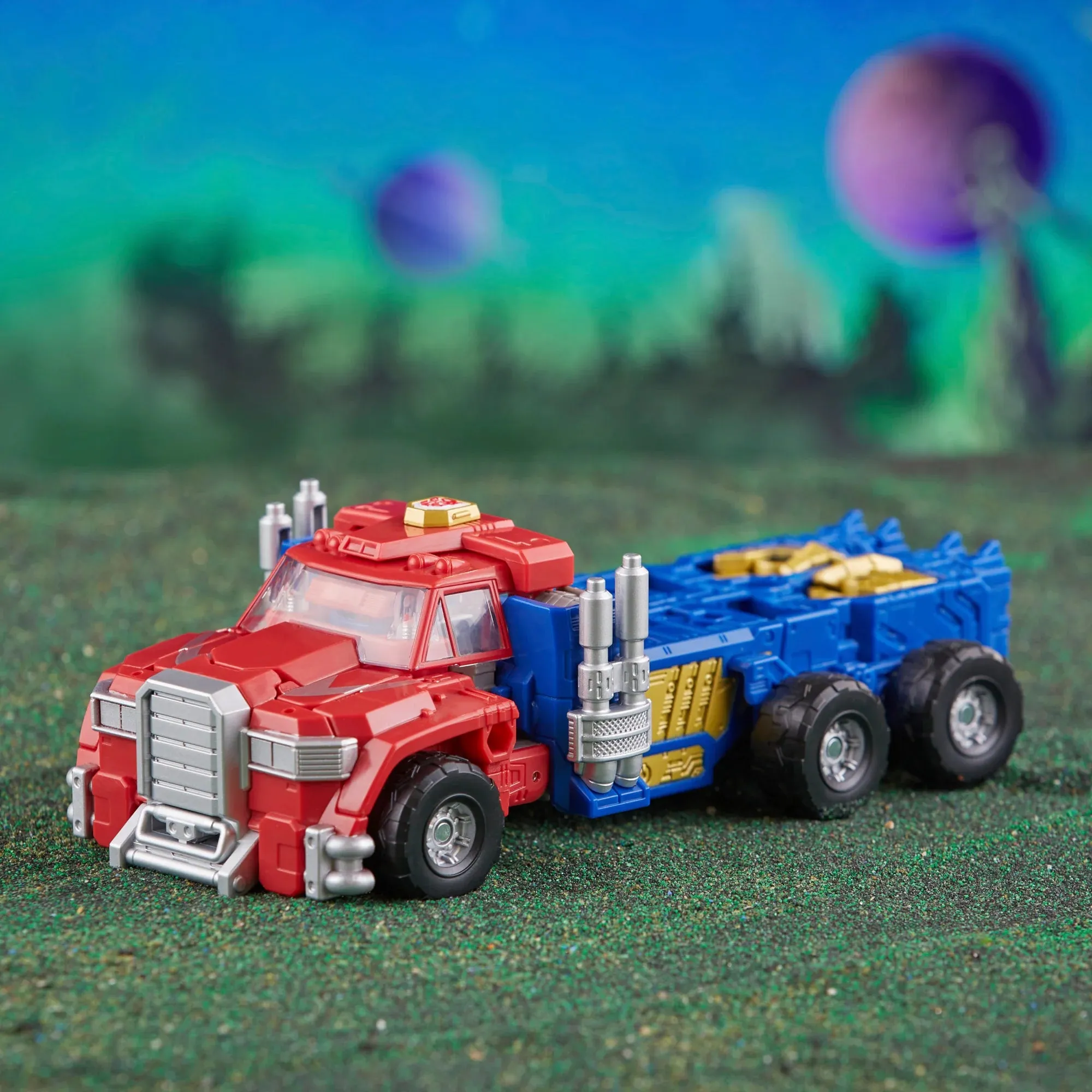 Transformers Legacy Evolution - Commander Class Armada Universe Optimus Prime Action Figure (F6160)