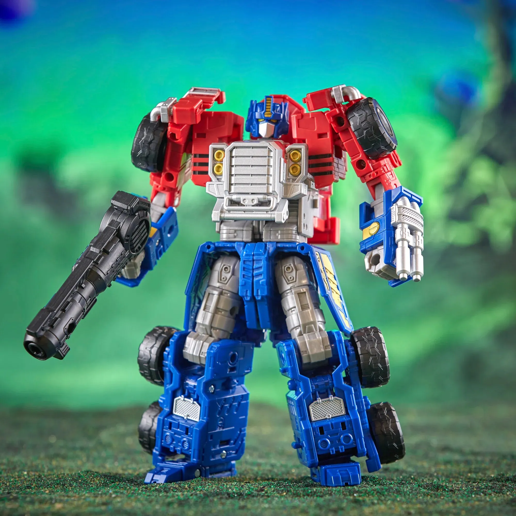 Transformers Legacy Evolution - Commander Class Armada Universe Optimus Prime Action Figure (F6160)