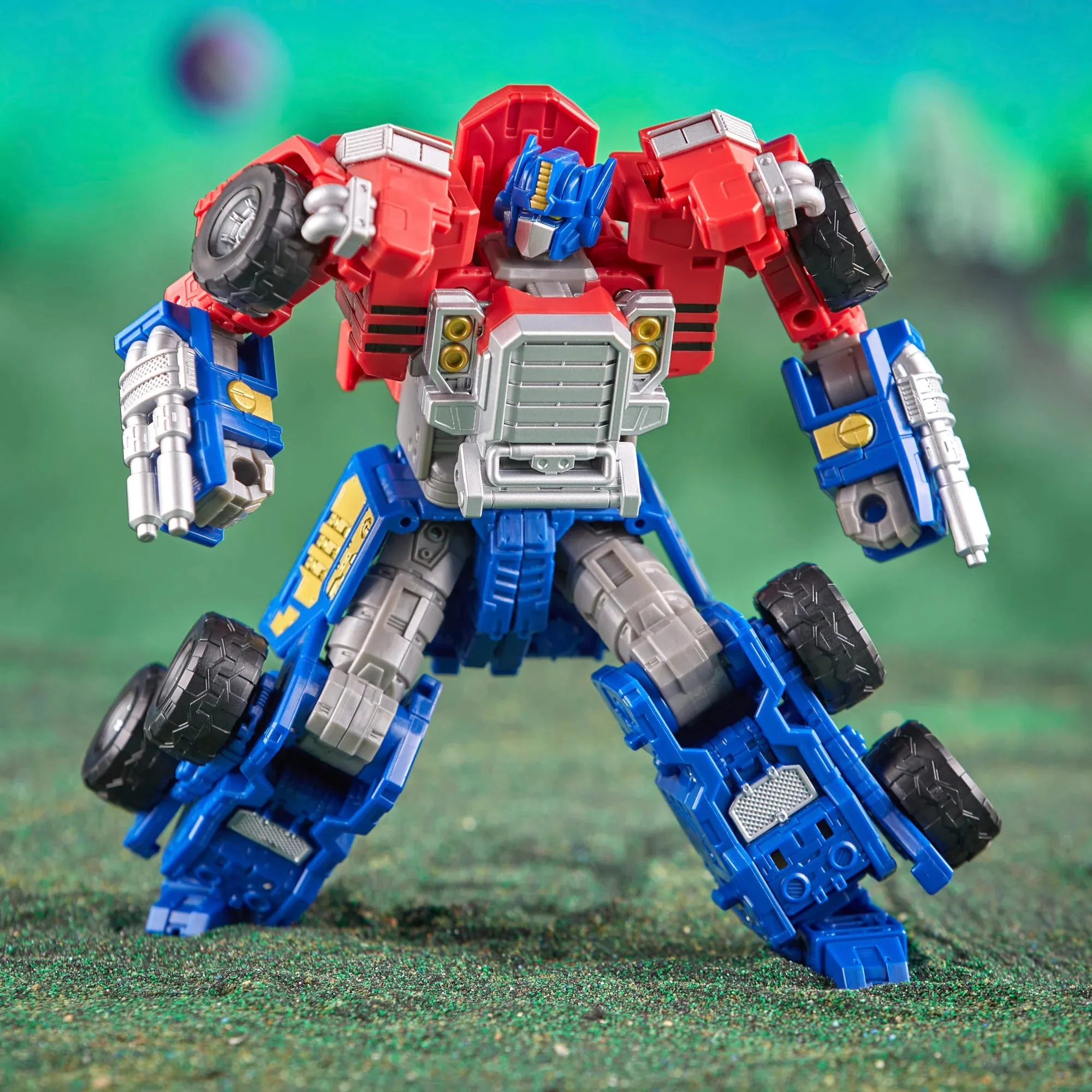 Transformers Legacy Evolution - Commander Class Armada Universe Optimus Prime Action Figure (F6160)