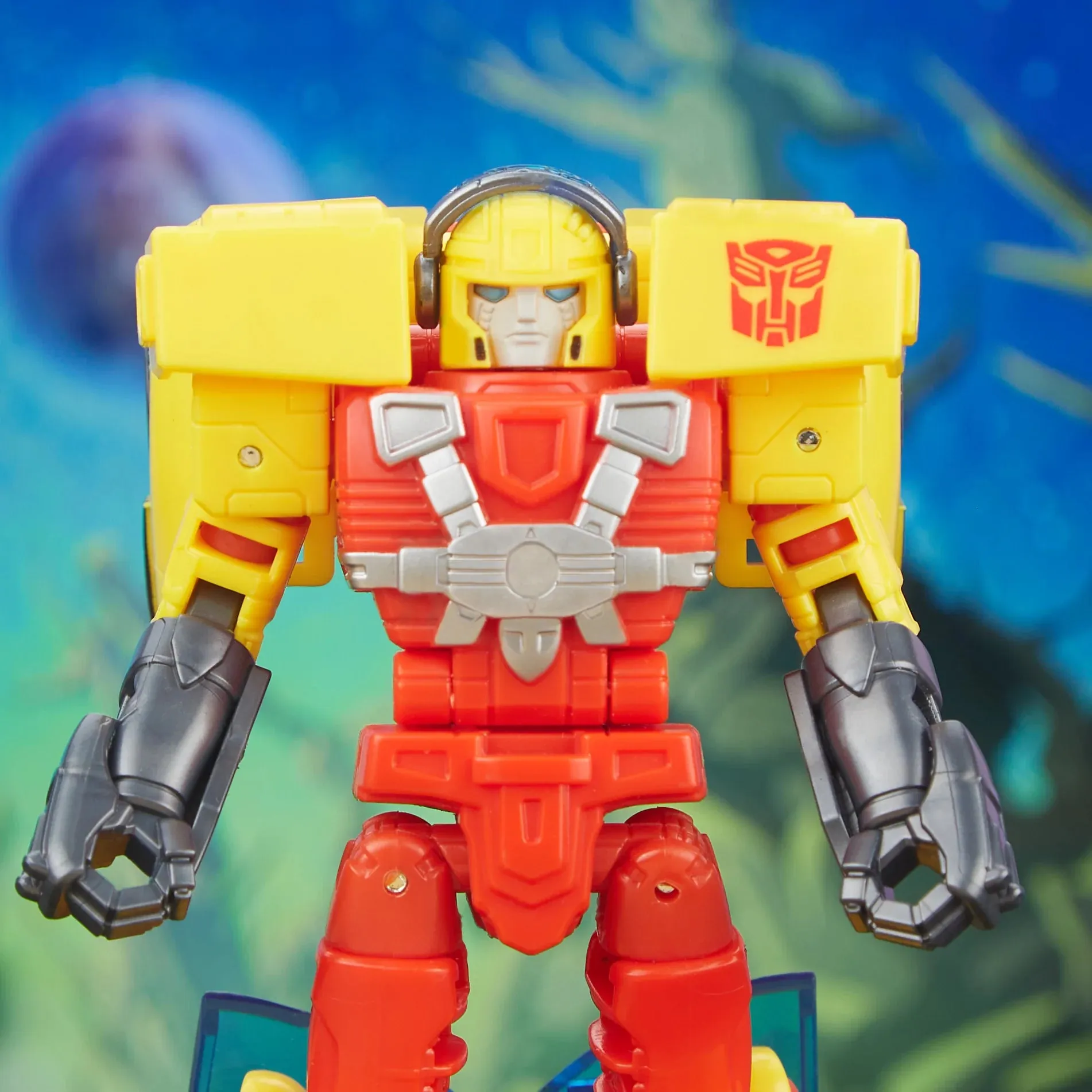 Transformers: Legacy Evolution - Deluxe Armada Hot Shot Action Figure (F7190)